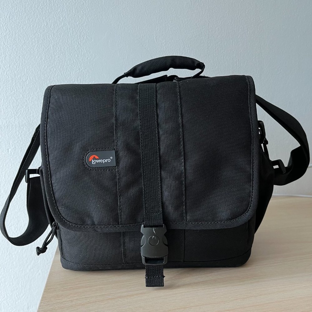 Lowepro Adventura 170 DSLR Camera Carry Bag